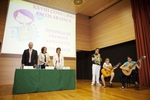 Interpretación del himno de Andalucía a cargo de alumnos del CRE