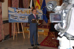 Imagen de una cámara de televisión grabando la intervención del presidente de Ceuta