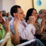 El presidente del Consejo Territorial de Andalucía, Ceuta y Melilla, Ventura Pazos, aplaude una de las actuaciones de la gala musical