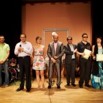 Uno de los grupos finalistas recogiendo sus diplomas