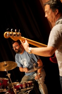 Imagen del batería y guitarrista del grupo jerezano 'Los de la Jambá'