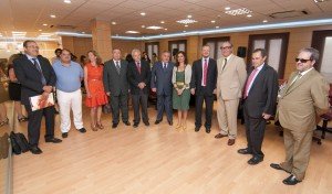 Foto de familia de los integrantes de la Mesa tras la reunión