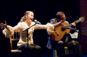 Imagen de un momento de la actuación de la cantaora Rocío Luna