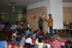 Imagen de los padres e hijos en un momento de la explicación