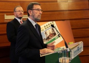 El presidente de la Mesa del Parlamento, Manuel Gracia, agradeció a la ONCE que manifieste su orgullo por ser andaluza