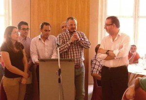 El delegado territorial de la ONCE en Andalucía, Ceuta y Melilla, Patricio Cárceles concede unas palabras durante el almuerzo