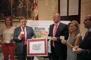 Imagen de la presentación del cupón dedicado a la Bienal, donde aparecen el alcalde de Sevilla, Juan Ignacio Zoido, la delegada de Cultura, Juventud y Deportes, Marí­a del Mar Sánchez Estrella, la directora de la Bienal de Flamenco, Rosalí­a Gámez, el delegado Territorial de la ONCE en Andalucí­a, Patricio Cárceles y el delegado Provincial de la ONCE, Francisco Arroyo