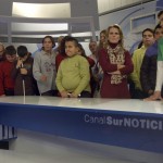 IMagen de los alumnos participantes en el plató de los informativos