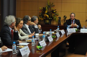 Los participantes escuchan la intervención del delegado territorial de la ONCE