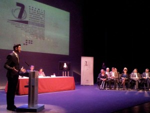 El humorista Manu Sánchez presentó el acto en el Teatro Central de la capital hispalense