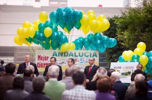 De izquierda a derecha, el delegado territorial de la ONCE en Andalucía, Ceuta y Melilla, Patricio Cárceles; el presidente del Consejo Territorial, Ventura Pazos; el alcalde de Sevilla, Juan Ignacio Zoido; y el subdelegado territorial de la ONCE, Francisco Arroyo