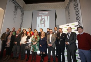Foto de familia de los galardonados en la entrega de premios Periodismo de Consumo