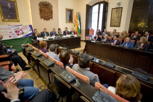 Personalidades de la vida política de Utrera acuden al acto de presentación del cupón dedicado a las Hermandades y Cofradías de la localidad