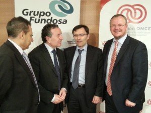 Imagen en la que aparece el presidente del Consejo Territorial en la ONCE de Andalucía, Ceuta y Melilla, Ventura Pazos, junto al consejero delegado de Corporación Empresarial ONCE, Enrique Servando, el presidente de Fundación ONCE, Alberto Durán, y el delegado territorial de la ONCE en Andalucía, Ceuta y Melilla, Patricio Cárceles.